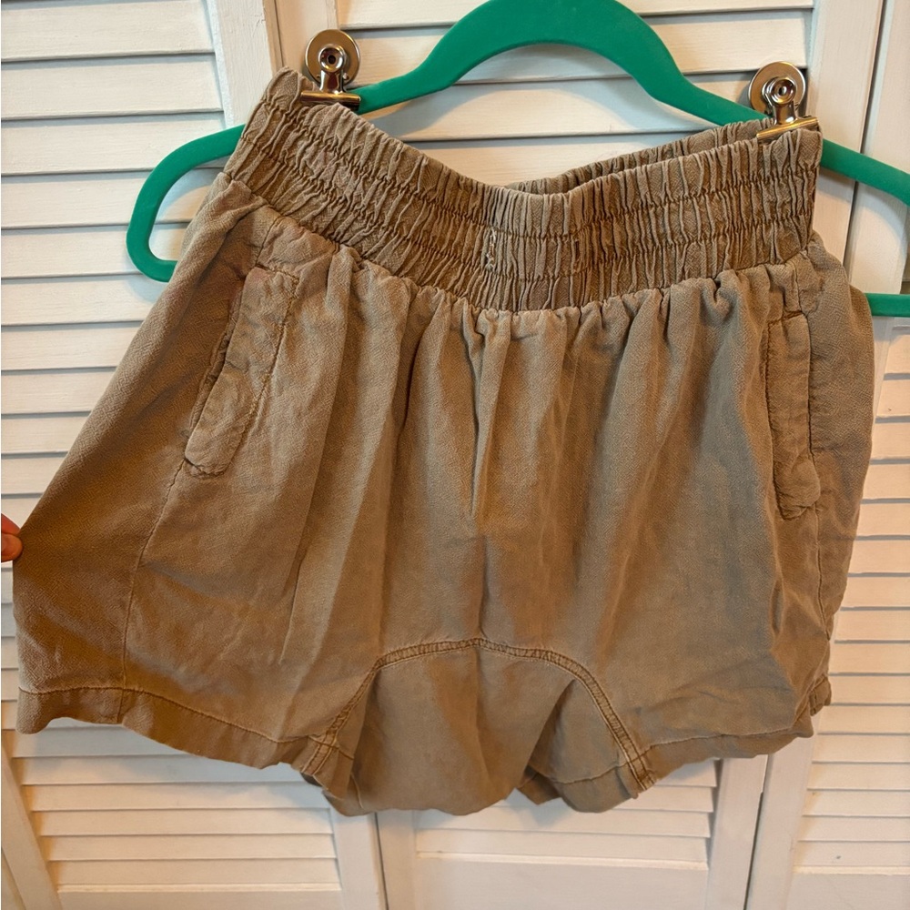 Free People Casual Elastic-Waist Khaki Shorts
